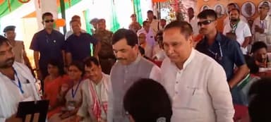 लदनिया: लदनियां प्रखंड के खाजेडी उच्च विद्यालय के क्रीड़ा मैदान में एनडीए कार्यकर्ता सम्मेलन