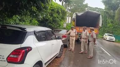 కోటవుట్ల మండలం ఎండపల్లి వద్ద సోమవారం ఉదయం 100 కిలోల గంజాయి,రెండు కార్లు, ఒక వ్యాన్ స్వాధీనం, ఏడుగురు అరెస్ట్