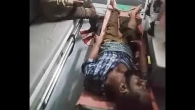 అడ్డ గూడూరు: బొడ్డుగూడెం గ్రామ శివారులో బార్గెట్ లను ఢీకొట్టిన ఆటో, ఇద్దరు వ్యక్తులకు తీవ్ర గాయాలు