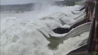 శంకరంపేట ఏ: నిజాంసాగర్ ప్రాజెక్టు గేట్ల ఎత్తివేత