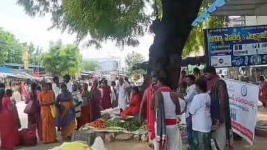 గుర్రంపోడు: మండల కేంద్రంలో సీజనల్ వ్యాధుల పట్ల అప్రమత్తంగా ఉండాలని వైద్య ఆరోగ్యశాఖ ఆధ్వర్యంలో కళాబృందం ప్రదర్శన