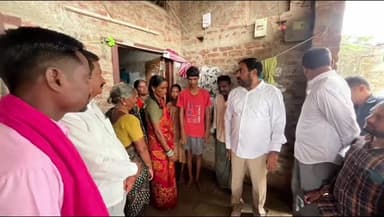 ఐనవోలు: అయినవోలు మండలంలో ఇటీవల మరణించిన వారి కుటుంబ సభ్యులను పరామర్శించారు మాజీమంత్రి