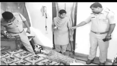 పోచంపల్లి: మండల కేంద్రంలో విషాదం, మహిళ ఇంట్లో ఫ్యానుకు ఉరివేసుకొని మృతి