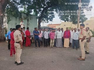 కోహెడ ఎస్ఐ అభిలాష్, గ్రామ వీపీఓ తో కలసి తంగేళ్లపల్లి గ్రామాన్ని సందర్శించి రాబోవు స్థానిక సంస్థల ఎన్నికల గురించి, సైబర్ నేరాల గురించి, సీసీ కెమెరాలు గురించి అవగాహన కల్పించారు.