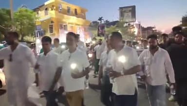 ঢেকিয়াজুলি ভাগ: জুবিন গাৰ্গৰ আত্মাৰ সদগতি কামনা কৰি বিভিন্ন অনুষ্ঠান প্ৰতিষ্ঠান দল সংগঠনৰ উদ্যোগত ঢেকীয়াজুলিত সমদল