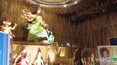 ইন্দপুর: “হস্তশিল্পে মা দুর্গা” থিমে নজর কাড়ছে ইন্দপুরের নবারুণ সঙ্ঘ; নবান্ন থেকে ভার্চুয়ালি শুভ সূচনা মুখ্যমন্ত্রীর