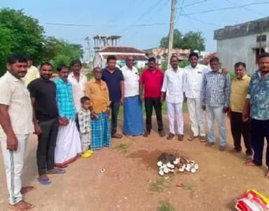 కథలాపూర్: సీసీ రోడ్డు,డ్రైనేజీ పనులకు భూమిపూజ..హర్షం వ్యక్తం చేస్తున్న ప్రజలు