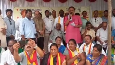 ತಿಕೋಟಾ: ನಗರದಲ್ಲಿ ಪಿಪಿಪಿ ಮಾದರೀಯ ವೈದ್ಯಕೀಯ ಕಾಲೇಜು ಸ್ಥಾಪನೆಗೆ ವಿರೋಧಿಸಿ ನಡೆಸುತ್ತಿರುವ ಧರಣಿ ಸತ್ಯಾಗ್ರಹದಲ್ಲಿ ಸಂಸದ ರಮೇಶ ಜಿಗಜಿಣಗಿ ಭಾಗಿ
