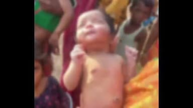 হীরবাঁধ: ৭ দিনের শিশু কন্যা ঝোপের মধ্যে ফেলে গেল কারা; জোরদার খোঁজ শুরু করেছে পুলিশ
