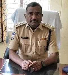 స్వీయ క్రమశిక్షణతో ట్రాఫిక్ రద్దీ తగ్గించి – పండుగను సంతోషంగా జరుపుకుందాం పండుగ సందర్భంగా ప్రతి ఒక్కరూ ట్రాఫిక్ నిబంధనలు రోడ్డు నిబంధనలు పోలీస్ వారి సలహాలు సూచనలు పాటించాలి, సిద్దిపేట ట్రాఫిక్ ఏసిపి సుమన్ కుమార్.