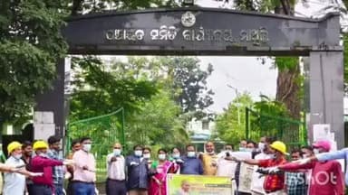 ମାଥିଲି: ମାଥିଲି ପଞ୍ଚାୟତ ସମିତି ପକ୍ଷ୍ୟରୁ ସ୍ଵଚ୍ଛତା ପକ୍ଷ ପାଳନ ଅବସରରେ ସ୍ଵଚ୍ଛ ଭାରତ କାର୍ଯ୍ୟକ୍ରମ ଅନୁଷ୍ଠିତ କରାଯାଇଛି