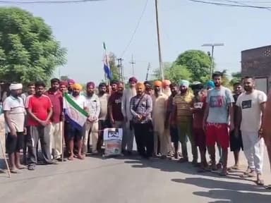 ਧਰਮਕੋਟ: ਪਿੰਡ ਦਾਇਆ ਕਲਾਂ ਵਿਖੇ ਕਿਸਾਨ ਆਗੂ ਦਰਸ਼ਨ ਸਿੰਘ ਦੇ ਘਰ ਅੱਗੇ ਬਣ ਰਹੀ ਨਾਲੀ ਨੂੰ BDOਵੱਲੋਂ ਨਾਲੀ ਦਾ ਕੰਮ ਰੋਕਣ ਤੇ ਕਿਸਾਨਾਂ ਨੇ ਦਿੱਤਾ ਧਰਨਾ