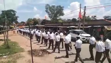 रायडीह: राष्ट्रीय स्वयं सेवक संघ रायडीह खंड के द्वारा संघ शताब्दी वर्ष के अंतर्गत पथ संचलन एवं शस्त्र पूजन संपन्न