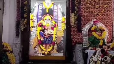 ఐనవోలు: అయినవోలు శ్రీ భ్రమరాంబిక అమ్మవారి దేవాలయ నందు దసరా శరన్నవరాత్రులు ఉత్సవాలలో భాగంగా ఐదవ రోజు అమ్మ వారు స్కందమాత అలంకారం