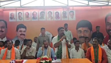 నర్సాపూర్: నర్సాపూర్లో బిజెపి కార్యాలయం ప్రారంభించిన ప్రారంభించినఎంపీరఘు నందన్ రావు పాల్గొన్నజిల్లాఅధ్యక్షులు మల్లేష్ గౌడ్, నాయకులు