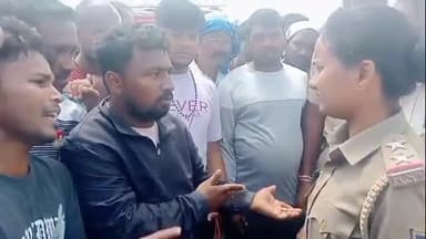 ತಾಳಿಕೋಟಿ: ಪಟ್ಟಣದ ಡೋಣಿ ನದಿ ಬಳಿ ಪೊಲೀಸ್ ಹಾಗೂ ಅಗ್ನ ಶಾಮಕ ದಳದ ಸಿಬ್ಬಂದಿಗಳೊಂದಿಗೆ ವಾಗ್ವಾದ ನಡೆಸಿದ ಕುಟುಂಬಸ್ಥರು
