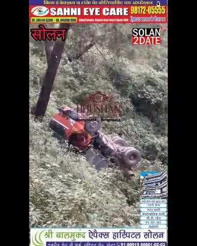 सोलन के जोनाजी रोड पर गहरी खाई में पलटा टिप्पर #solan #tipper #road #damage #driver #transporter #sand #safe