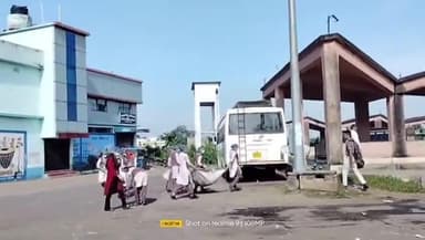 पाकुड़: स्वच्छता पखवारा में डी ए वी के बच्चों ने किया बस पड़ाव की सफाई #pakur #स्वक्षता #अभियान