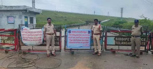 కొండపోచమ్మ సాగర్ సందర్శనను పూర్తిగా నిషేధించడం జరిగింది,
మీ పిల్లలు జాగ్రత్త, పిల్లల పై ఓ కన్నేసి ఉంచండి, పిల్లల బాద్యత తల్లిదండ్రులదే ప్రాజెక్టుపై వెళ్లకుండా స్టాపర్స్ మరియు ఫ్లెక్సీలు, ఏర్పాటు చేయడం జరిగింది.గజ్వేల్ ఏసిపి నరసింహులు.