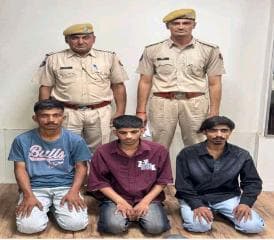 रात्रि के समय सुमंगल कॉटन मिल्स दुकान में प्रवेश कर गल्ले में रखे नगद रूपयें चोरी करने वाले तीनों शातिर चोर गिरफ्तार ।