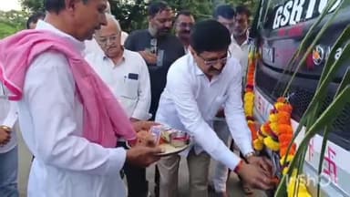 ખાંભા: તુલસીશ્યામ ગાંધીનગર એસટી બસને લીલી જંડી આપતા ધારાસભ્ય જે.વી. કાપડિયા