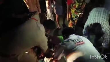 ఐనవోలు: పంతిని శివారు వరంగల్ ఖమ్మం జాతీయ రహదారిపై ఆగి ఉన్న గ్రెనేడ్ లారీని ఆటో ఢీకొట్టిన ఘటనలో ఇద్దరికి తీవ్రగాయాలు