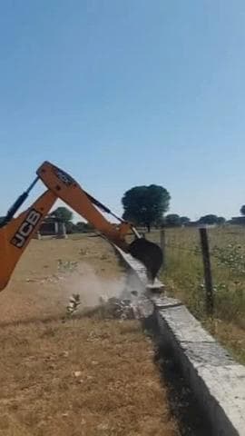 चौमूं: खेजरोली कस्बे में दो अवैध कॉलोनियों पर चला बुलडोजर