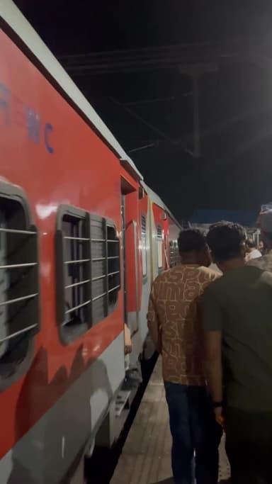 मैहर: हर बाधा हर मुश्किल से लड़के हिम्मत हमने नहीं हारी है , 
आख़िर जीत हमारी है , आख़िर जीत हमारी है - आपका अपना लल्ला 🙏✌️💪 #TEAMCHHOTUSHARMA