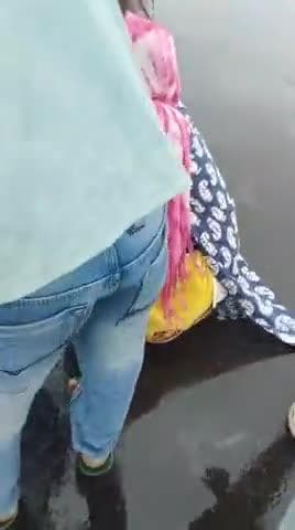 ghatsila sawarnrekha Nadi me suicide krne ka prayas logo ne bachai Jaan
ghatsila tuman dungri ki larki