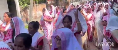 হাজো: আজি ষষ্ঠী,শুৱালকুছিত দুৰ্গা পূজাৰ শতবৰ্ষ উদযাপন উপলক্ষে এক ধৰ্মীয় শোভাযাত্ৰা উলিওৱা হয়,৫ সহস্ৰাধিকৰ অংশগ্ৰহণ