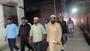 मजदूर बेरोजगार एकता मंच की टीम अब्दुल वाजिद सिद्दीकी जिला अध् के यहां से पैदल यात्रा करती हुई पहुंची आसिफ खान के आवास पर