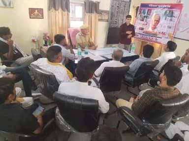 जिला पुलिस अधीक्षक दौसा #श्री_सागर_राणा (IPS) के निर्देशन में पुलिस थाना महवा द्वारा आगामी त्योहारों को मद्देनज़र रखते हुए थाने के सी.एल.जी. (CLG) सदस्यों की बैठक आयोजित की गई। बैठक में शांति, सौहार्द एवं कानून-व्यवस्था बनाए रखने हेतु आवश