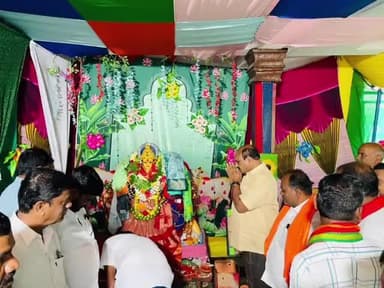 మెదక్: లక్ష్మాపూర్ పర్వతాపూర్ లో దేవి శరన్నవరాత్రి ఉత్సవాల్లో పాల్గొన్న టిఆర్ఎస్ రాష్ట్ర నాయకుల కంటారెడ్డి తిరుపతి రెడ్డి