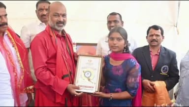 దుగ్గొండి: మల్లం పెళ్లికి చెందిన నందిని రెడ్డిని సన్మానించిన కేంద్ర సహాయ మంత్రి సంజయ్