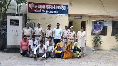 जिला पुलिस अधीक्षक दौसा #श्री_सागर_राणा_आईपीएस के निर्देशन में पुलिस थाना बसवा द्वारा बड़ी कार्यवाही की गई।
जमीनी विवाद की रंजिश को लेकर फायरिंग कर महिला की हत्या करने वाले 07 मुल्जिमानों को किया गिरफ़्तार ।
घटना में प्रयुक्त अवैध देशी पिस्