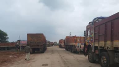 सिरोंचा: मद्दीकुंटा व चिंतारेवला येथून रेती (वाळू) वाहतूक करणाऱ्या वाहनामुळे नागरिकांना त्रास