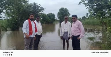 చిన్న టక్లి - పెద్ద టక్లి వద్ద ప్రవహిస్తున్న వాగును పరిశీలించిన రెవెన్యూ అధికారి