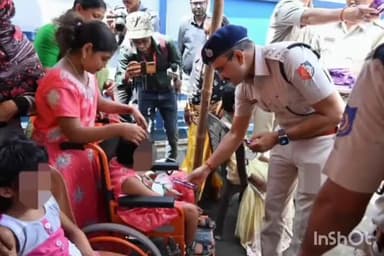 পাঁচলা: পানিয়াড়াতে জেলা পুলিশের পুলিশ লাইন থেকে বিশেষভাবে সক্ষম শিশুদের নিয়ে অনুষ্ঠিত হলো পূজা পরিক্রমা