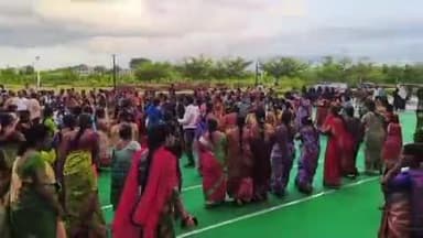 మహబూబ్ నగర్ రూరల్: జిల్లా కలెక్టర్ కార్యాలయంలో బతుకమ్మ సంబరాల్లో పెద్ద ఎత్తున పాల్గొన్న మహిళలు