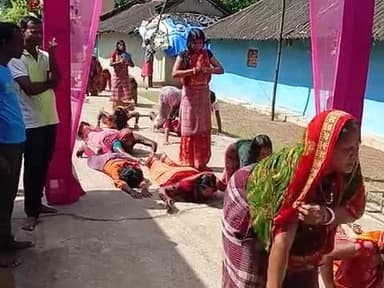 pairaguri Durga mandir maa ka aagman me bhari matra me umri sradhaluon ka bhir