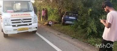 వంగూర్: వంగూరు గేటు సమీపంలో చెట్టును ఢీకొన్న కారు ఇద్దరికీ తీవ్ర గాయాలు