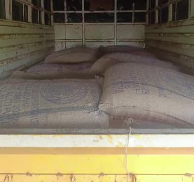 శంకరంపేట ఏ: 40సంచుల పిడిఎస్ బియ్యం స్వాధీనం బులోరా వాహనం సీజ్
జిల్లా ఎస్పీ దేవులపల్లి శ్రీనివాస్ రావు వెల్లడి