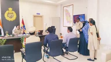 పోలీస్ ప్రజావాణి కార్యక్రమంలో ఫిర్యాదుదారుల నుండి ఫిర్యాదులు స్వీకరిస్తున్న ఎస్పి