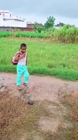 मैं भिखारि नहीं हु😅
#viral #funny #comedy #explore #instagram #bhikhari #dani #bestmemes #virelvideo