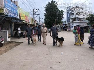 గంజాయి ఇతర మత్తుపదార్థాల నివారణ గురించి చిన్నకోడూరు మండల కేంద్రంలో మరియు పరిసర ప్రాంతాలలో నార్కటిక్స్ డాగ్స్ అనుమానస్పద ప్రాంతాలలో తనిఖీలు నిర్వహించడం జరిగింది ఎస్ఐ సైఫ్ అలీ,