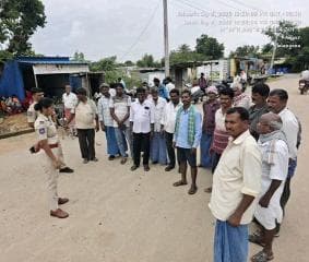 రాయపోల్ ఎస్ఐ మానస, గ్రామ విపిఓతో కలిసి అనాజీపూర్ గ్రామాన్ని సందర్శించి గ్రామ ప్రజలకు యువకులకు రాబోవు స్థానిక సంస్థల ఎన్నికలు, సైబర్ నేరాలు, సామాజిక రుగ్మతలు, గంజాయి డ్రగ్స్ ఇతర మత్తుపదార్థాల గురించి అవగాహన కల్పించారు.