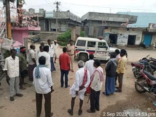 తొగుట ఎస్ఐ రవి కాంతారావు, గ్రామ విపిఓ తో కలిసి వెంకట్రావుపేట గ్రామాన్ని సందర్శించి గ్రామ ప్రజలకు యువకులకు రాబోవు స్థానిక సంస్థల ఎన్నికలు, సైబర్ నేరాలు, సామాజిక రుగ్మతలు, గంజాయి డ్రగ్స్ ఇతర మత్తుపదార్థాల గురించి అవగాహన కల్పించారు.