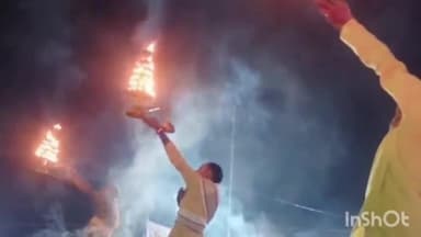 चक्की: मथुरा डेरा में दुर्गा पूजा के आयोजन में दिखा विशेष अंदाज, बनारस से आए आचार्यों ने वाराणसी घाटों की तर्ज पर की आरती