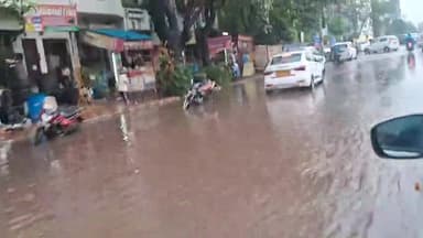 कापसहेड़ा ढूंढेडा, उद्योग बिहार फेस, 1,2,3,4 पानी की आनन्द लेते लोग।
