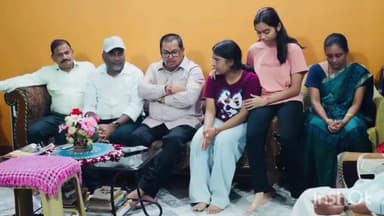 सिंदेवाही: नवरगाव येथील 19 वर्षीय अनुराग बोरकर यांनी आत्महत्या केल्याची माहिती मिळताच आमदार विजय वडेट्टीवार यांची कुटुंबियांना भेट